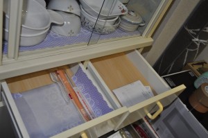 食器棚の引出し 食器棚の引出し